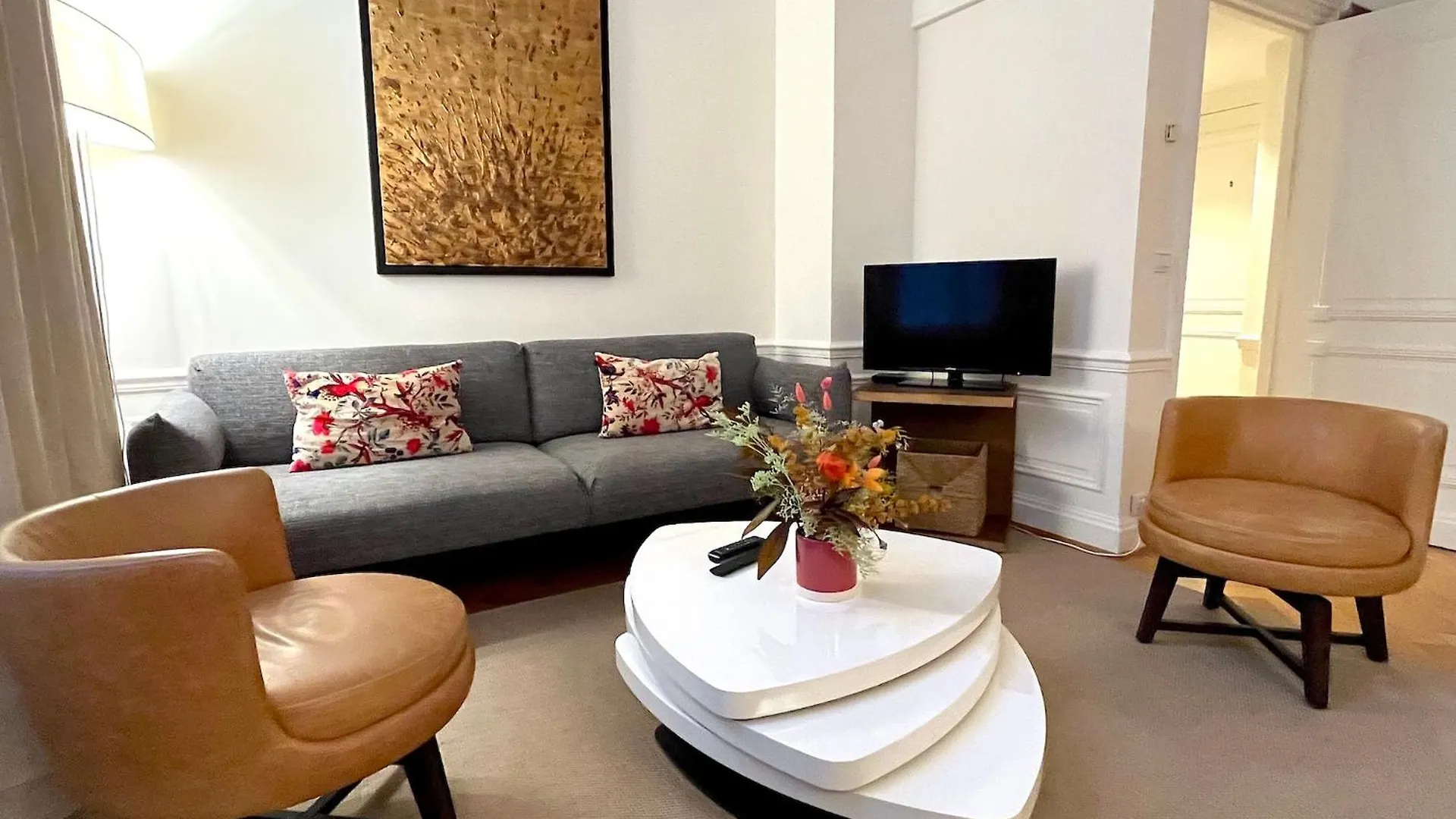 L'Appartement Pierre Charron Paris Apartment
