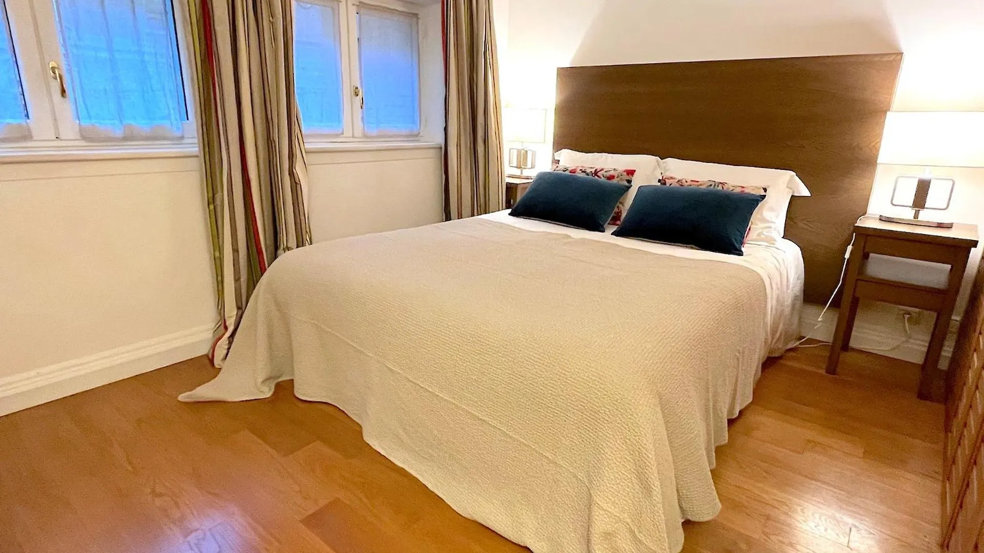 L'Appartement Pierre Charron Paris Apartment