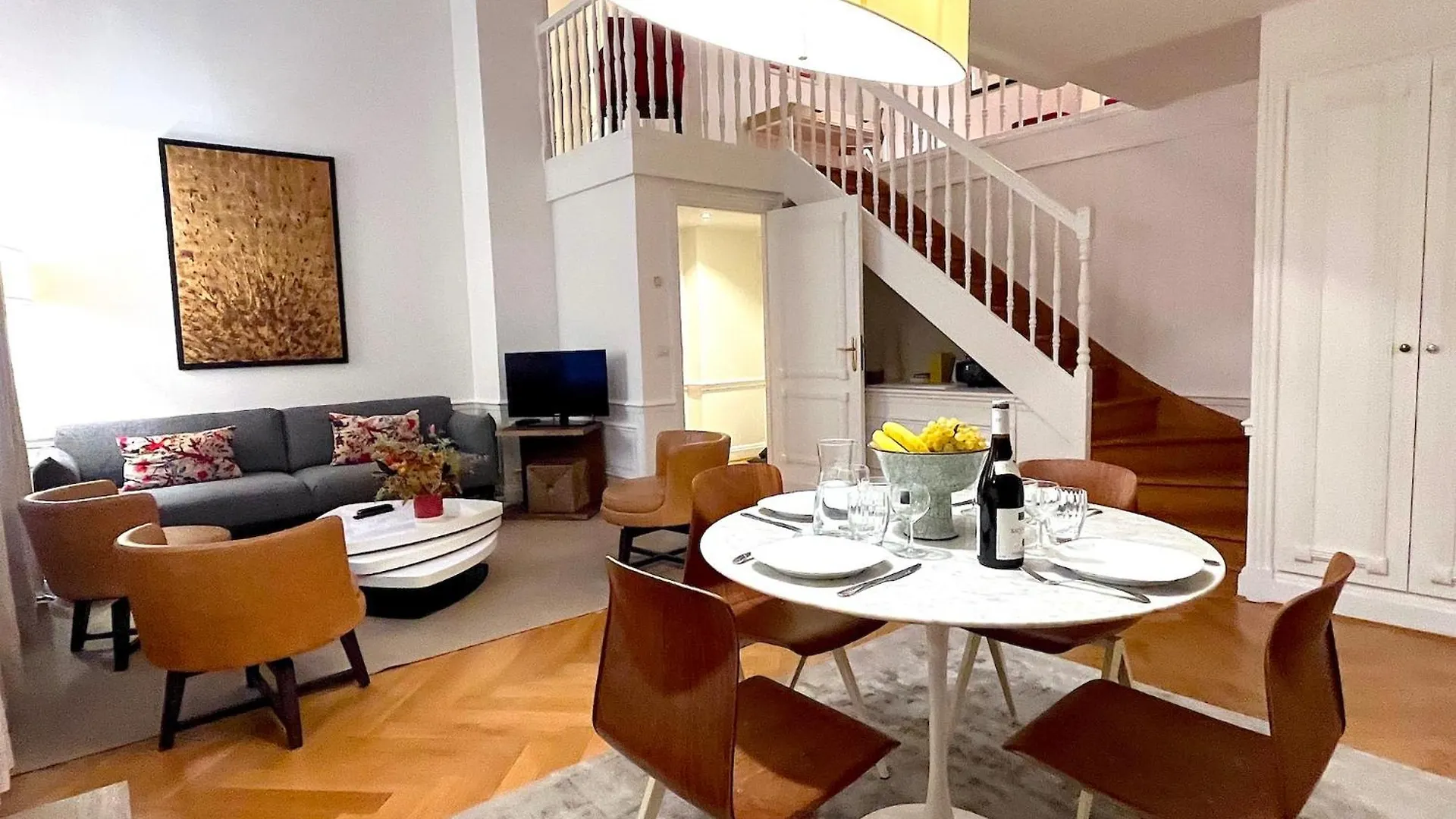 L\'Appartement Pierre Charron contacts